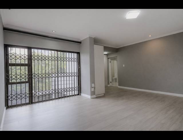6 BEDROOM FREEHOLD FOR SALE IN BRYANSTON